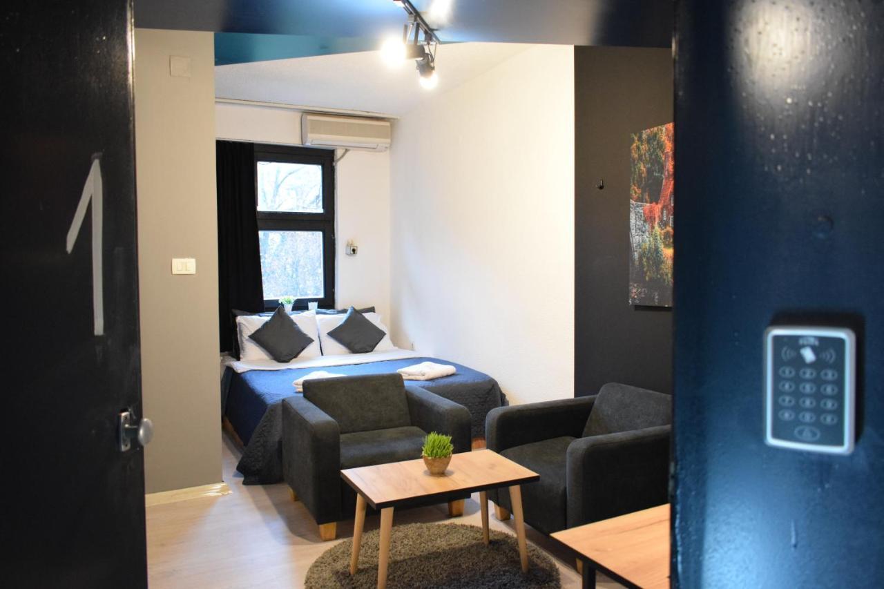 M - Square Private Rooms Skopje Exterior photo