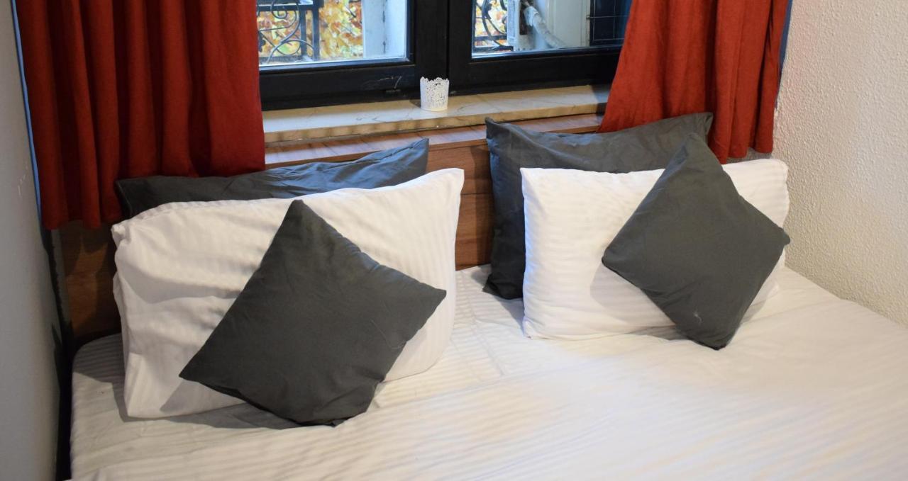 M - Square Private Rooms Skopje Exterior photo