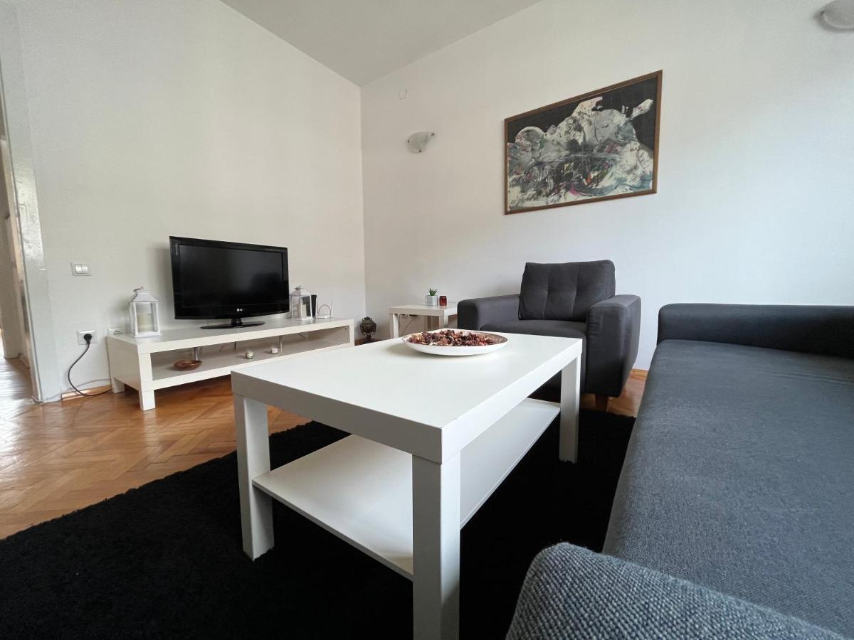 M - Square Private Rooms Skopje Exterior photo